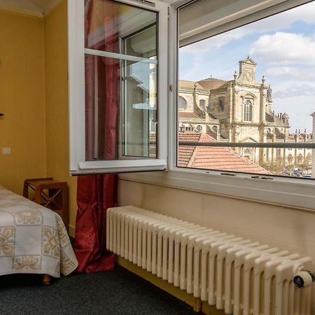 Hotel De La Cloche Sp Reims Bagian luar foto