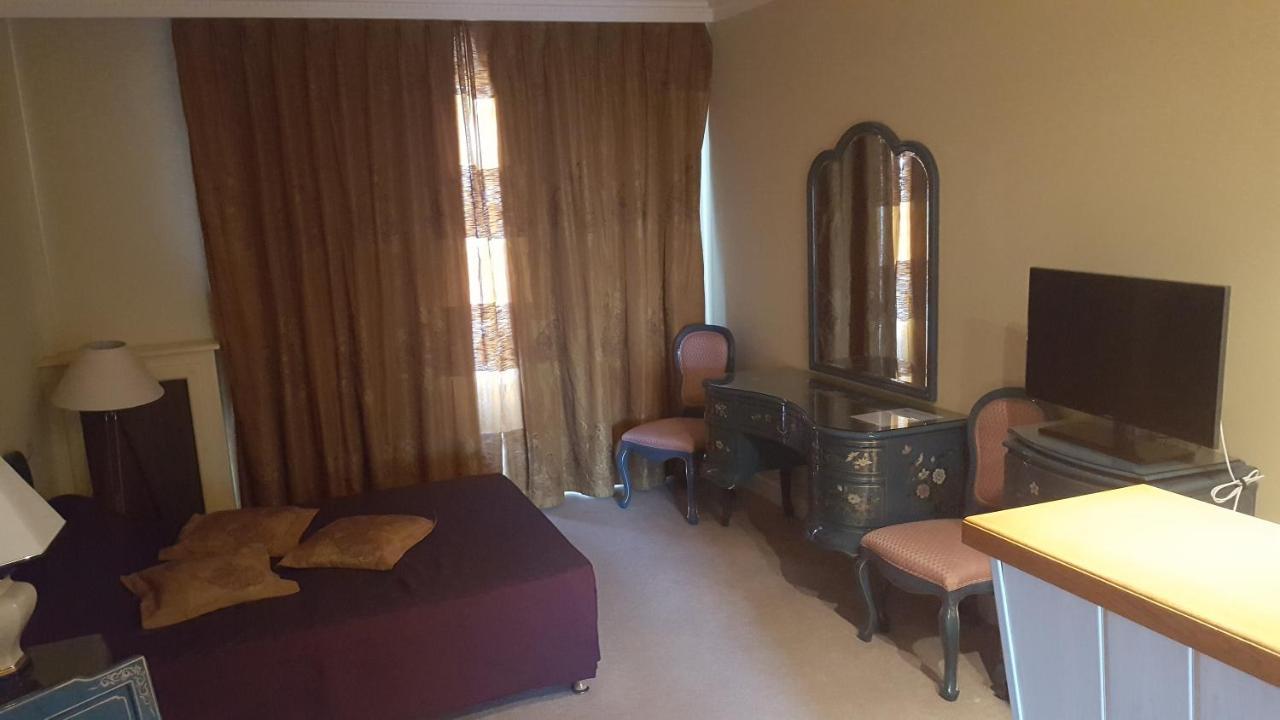 Hotel De La Cloche Sp Reims Bagian luar foto