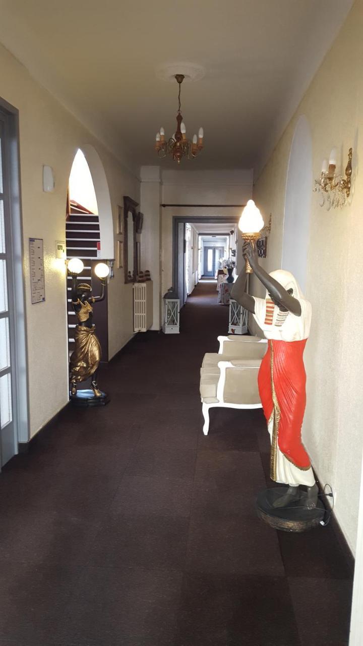 Hotel De La Cloche Sp Reims Bagian luar foto