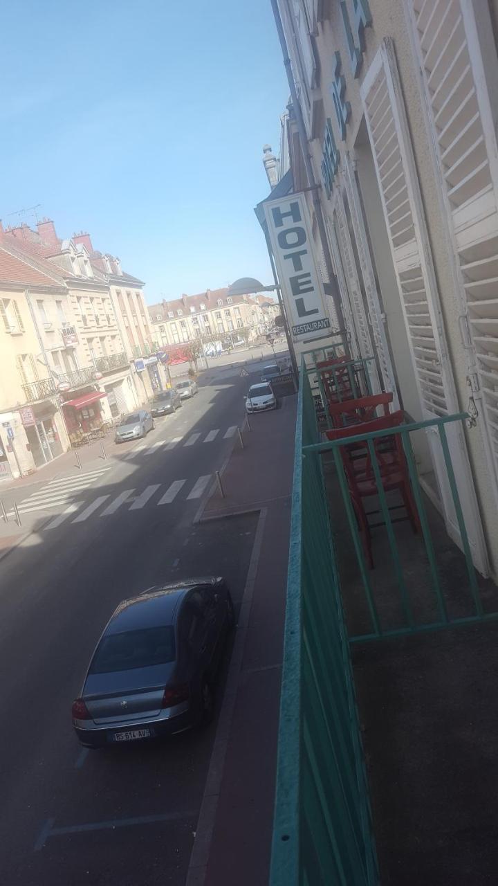 Hotel De La Cloche Sp Reims Bagian luar foto