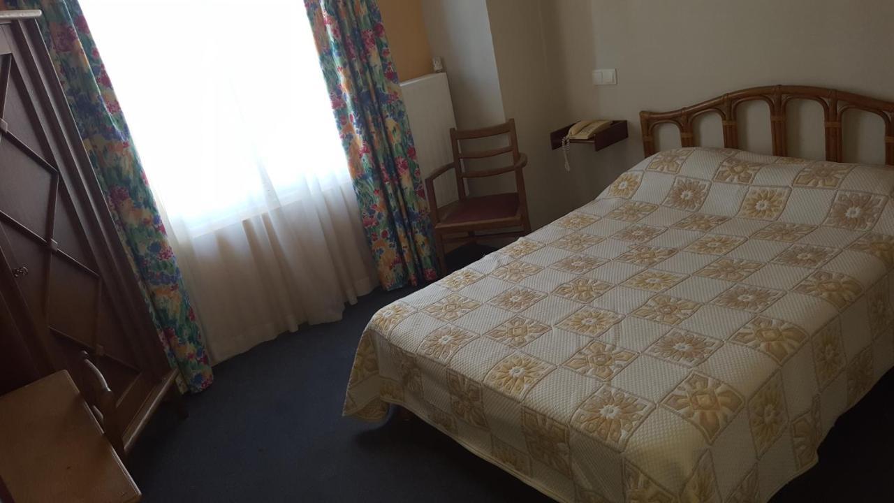 Hotel De La Cloche Sp Reims Bagian luar foto