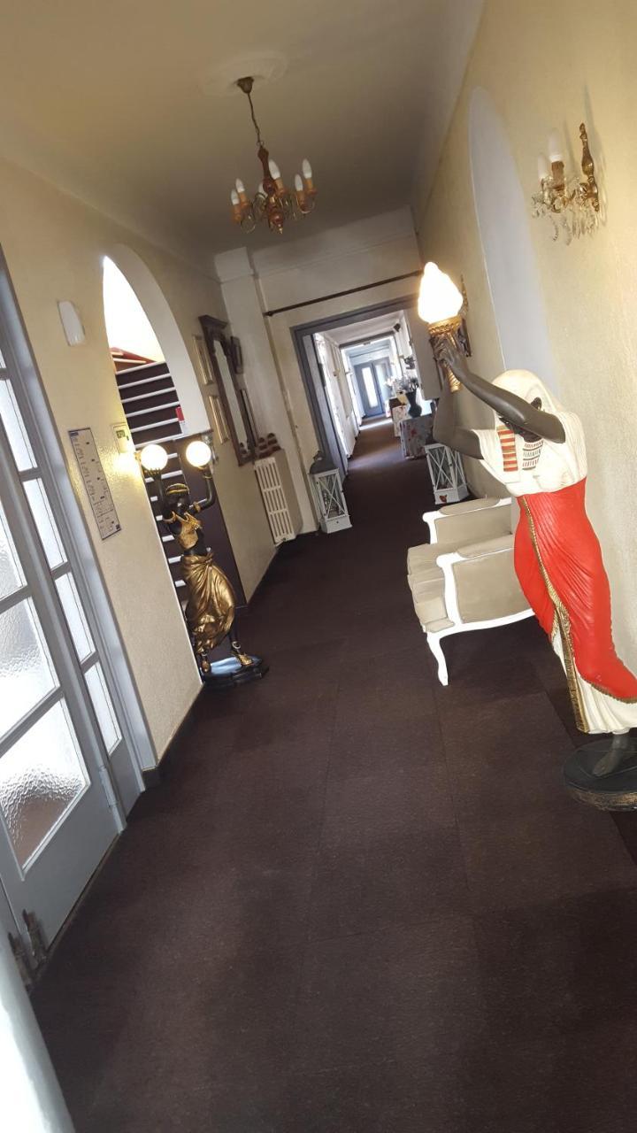 Hotel De La Cloche Sp Reims Bagian luar foto