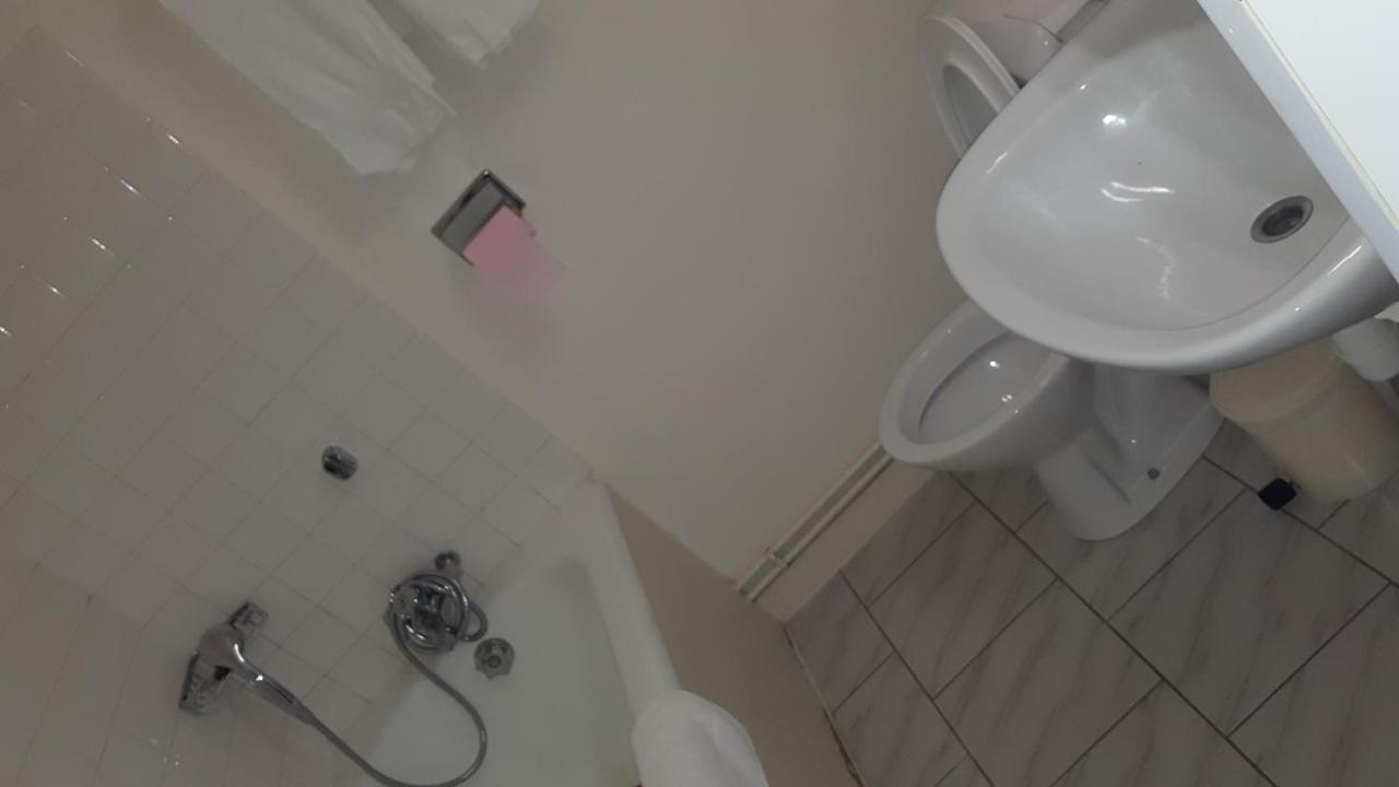 Hotel De La Cloche Sp Reims Bagian luar foto