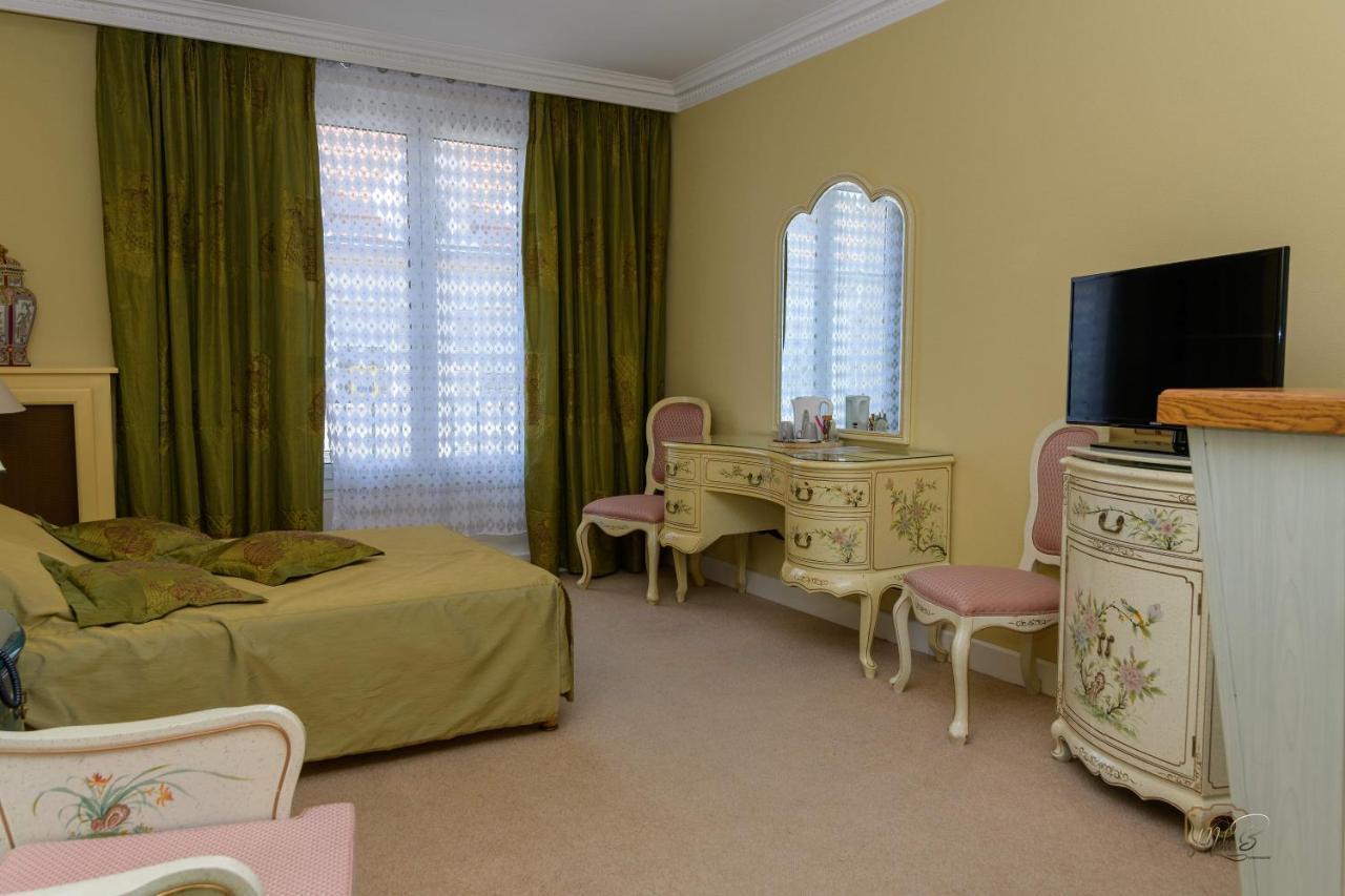 Hotel De La Cloche Sp Reims Bagian luar foto