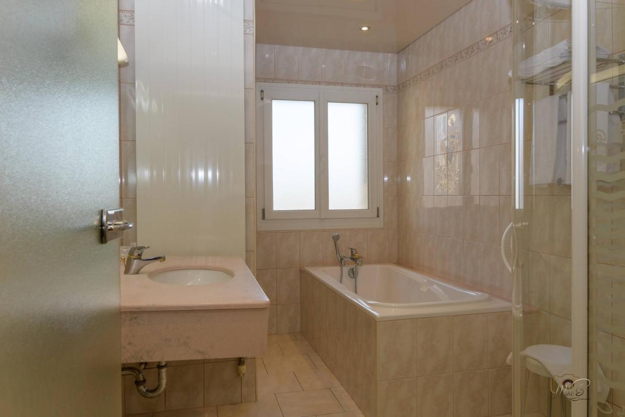 Hotel De La Cloche Sp Reims Bagian luar foto