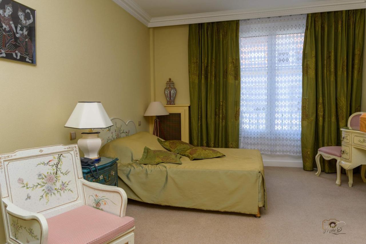 Hotel De La Cloche Sp Reims Bagian luar foto